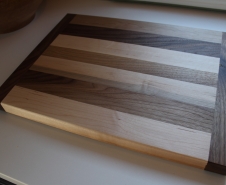 Walnut-And-Maple-Cutting-Board